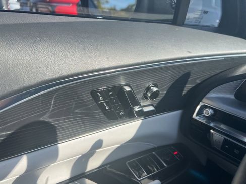 Used 2024 Cadillac Lyriq Luxury image 5