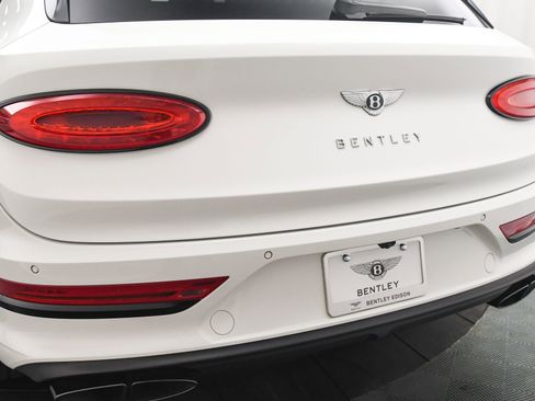 Certified 2023 Bentley Bentayga Extended Wheelbase image 23
