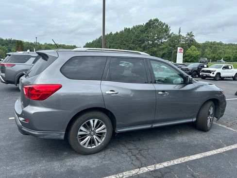 Used 2018 Nissan Pathfinder SL w/ Cargo Package FWD image 3