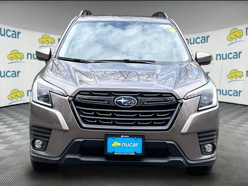 Used 2024 Subaru Forester Premium image 2