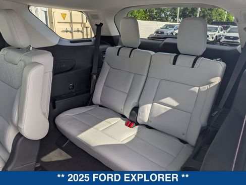 Used 2025 Ford Explorer Platinum w/ Ultimate Package AWD/4WD image 16