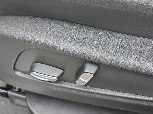 Used 2025 Cadillac XT5 Luxury image 18