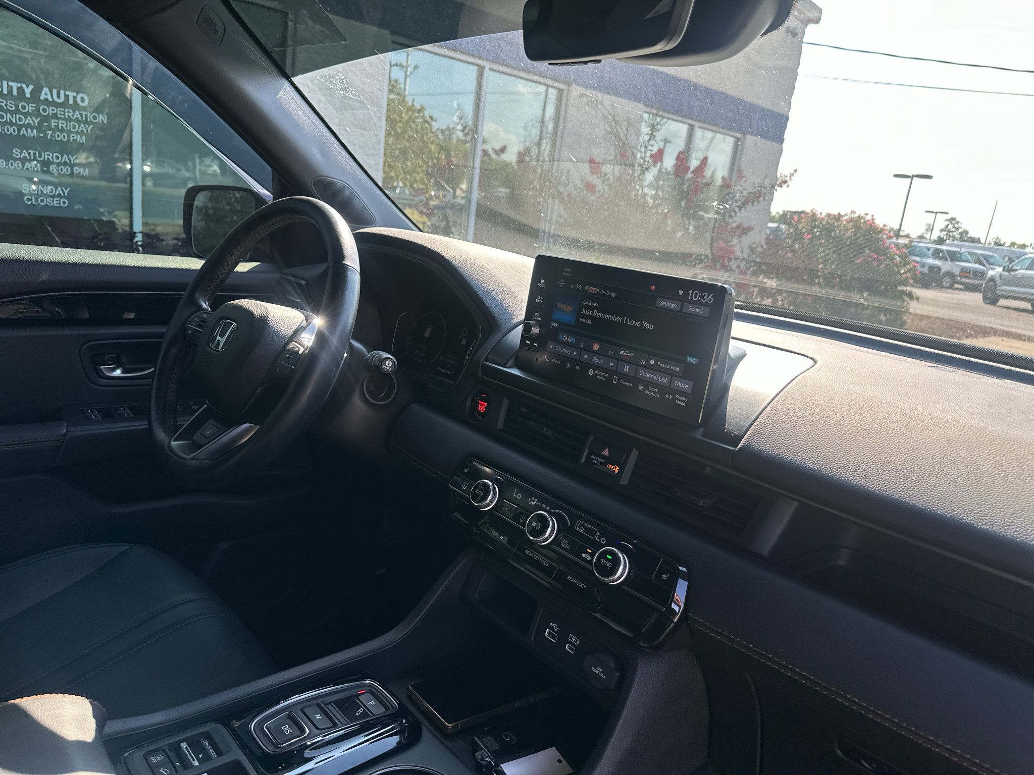 Used 2025 Honda Pilot TrailSport image 11