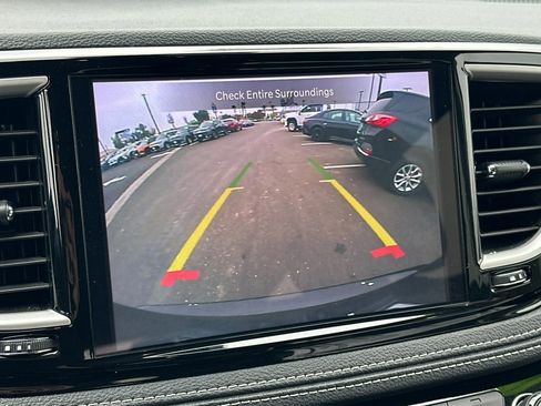 Used 2024 Chrysler Pacifica Select image 21