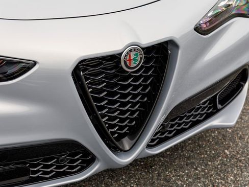 New 2025 Alfa Romeo Stelvio Sprint image 13