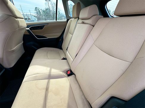 Used 2021 Toyota RAV4 LE image 4