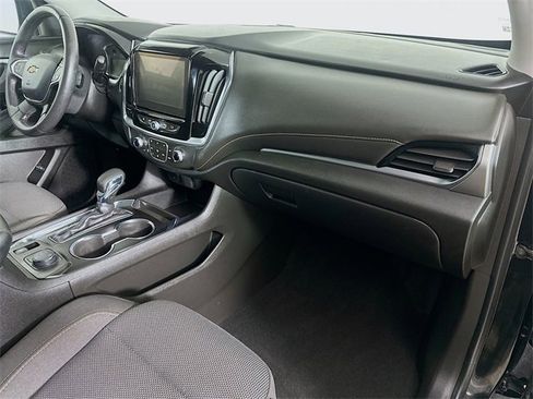 Used 2018 Chevrolet Traverse LT image 34