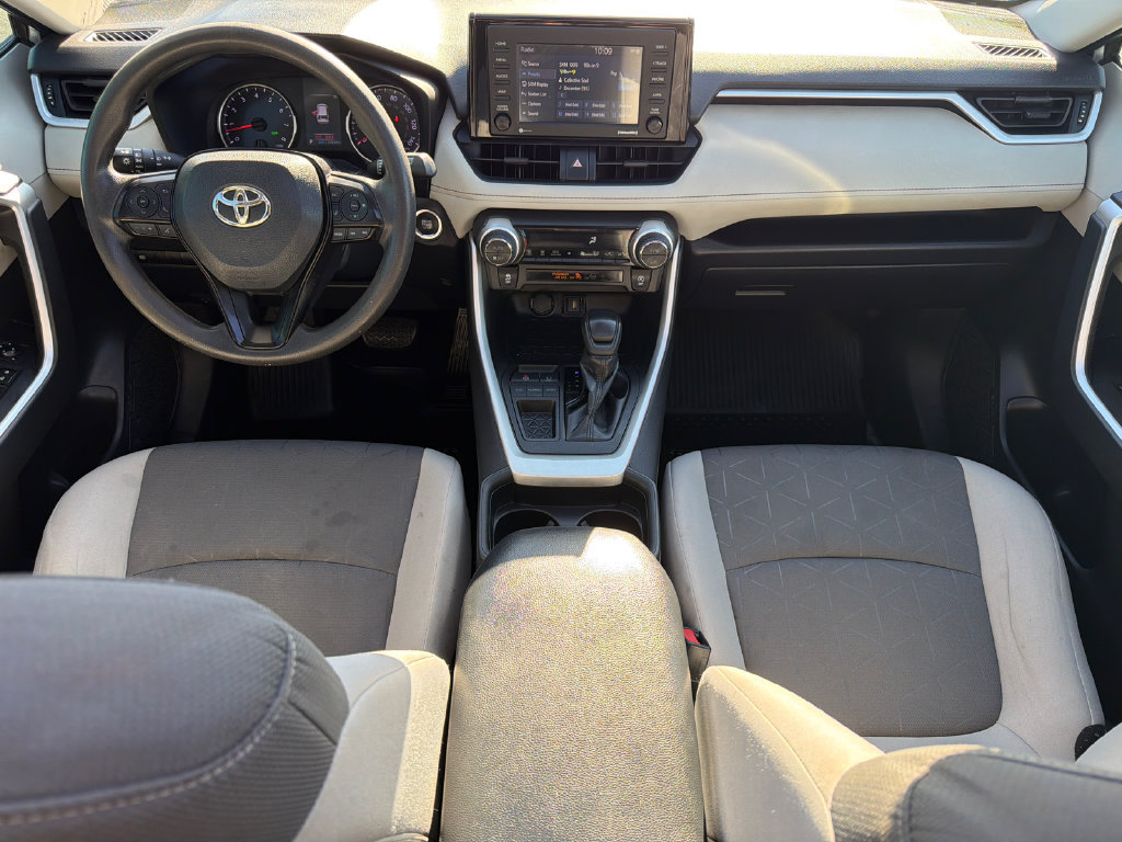 Used 2021 Toyota RAV4 XLE w/ Convenience Package FWD image 27
