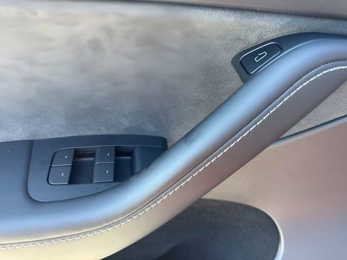 Used 2023 Tesla Model Y Long Range image 27