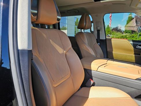 Used 2025 INFINITI QX80 Sensory w/ Exterior Package AWD/4WD image 12
