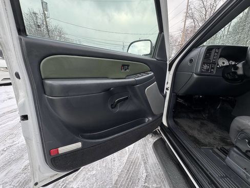 Used 2002 Chevrolet Avalanche 4x4 w/ North Face Edition image 11