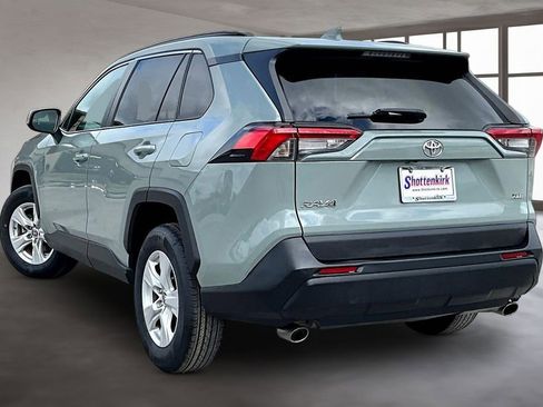 Used 2021 Toyota RAV4 XLE FWD image 4