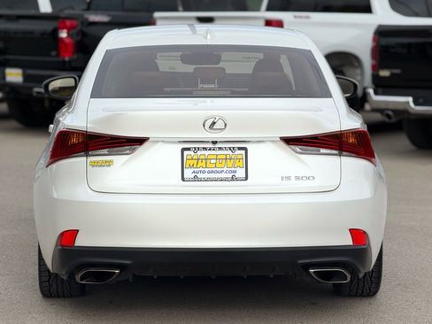Used 2019 Lexus IS 300 image 6