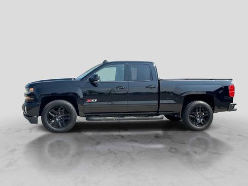 Used 2018 Chevrolet Silverado 1500 LT w/ Midnight Edition AWD/4WD image 3