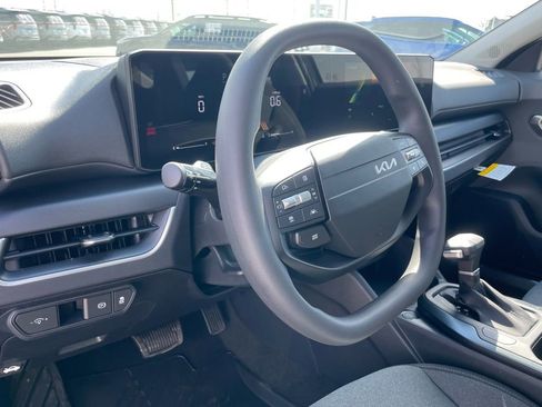 New 2026 Kia K4 LXS image 9