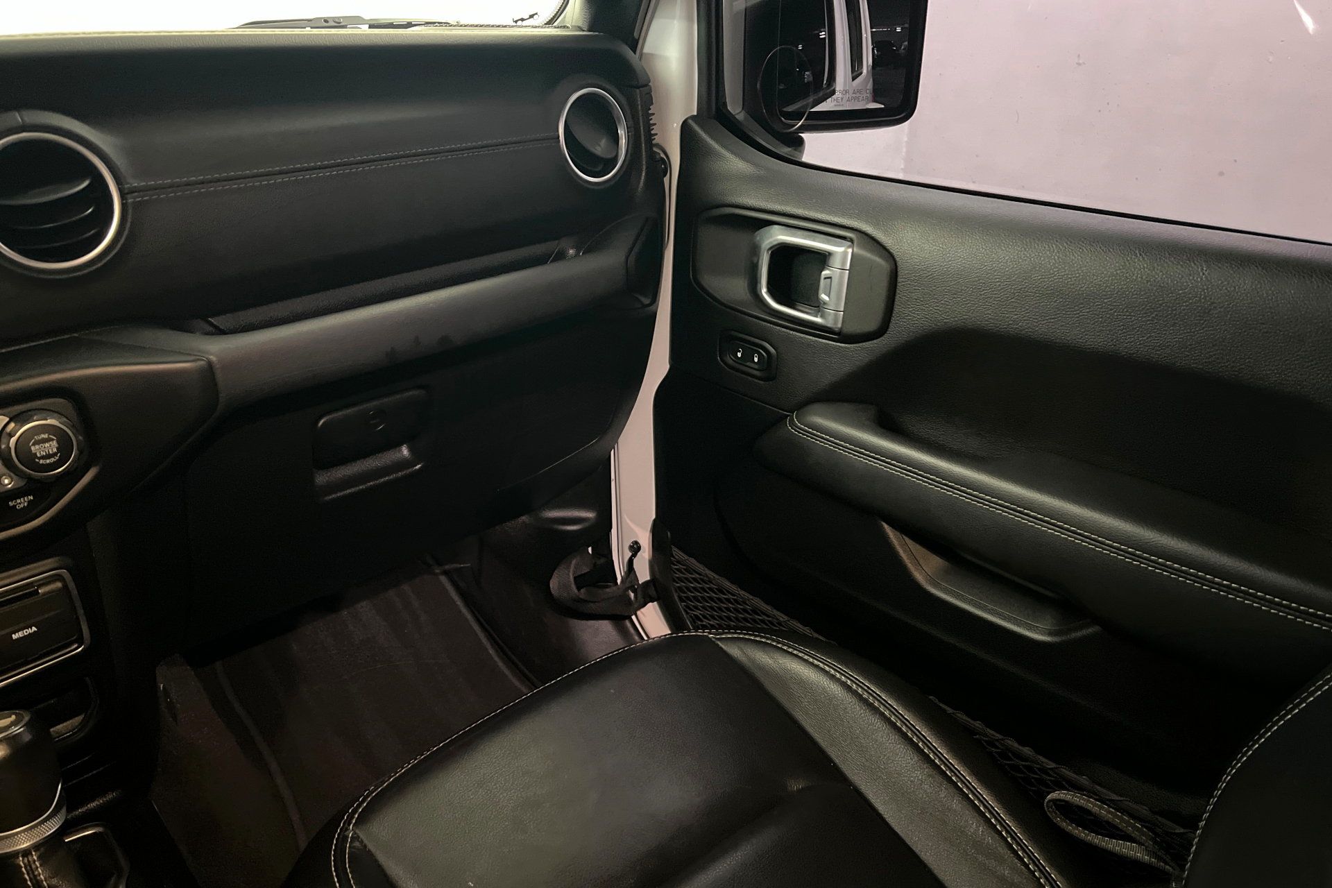 Used 2020 Jeep Wrangler Unlimited Sahara AWD/4WD image 11