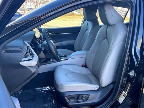 Used 2023 Toyota Camry XSE FWD image 8