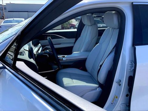 Used 2024 Cadillac Lyriq Luxury AWD/4WD image 25