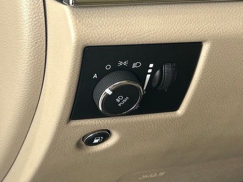 Used 2020 Jeep Grand Cherokee Limited image 35