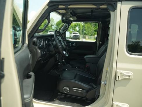 Used 2022 Jeep Wrangler Unlimited Sahara AWD/4WD image 12