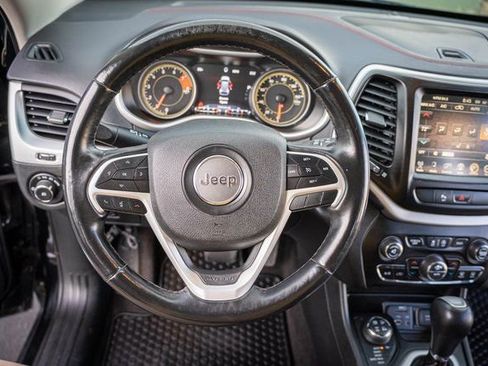 Used 2018 Jeep Cherokee Trailhawk w/ Cold Weather Group image 16