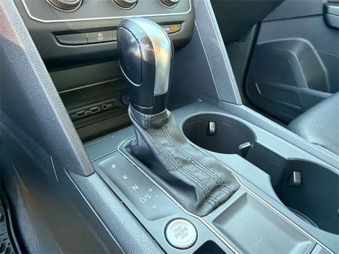 Used 2021 Volkswagen Atlas SE image 32