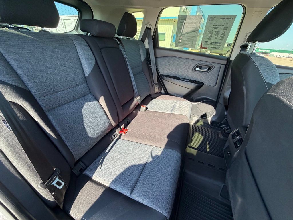 Used 2023 Nissan Rogue SV AWD/4WD image 28