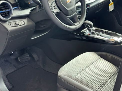 New 2026 Chevrolet Trax LT image 12