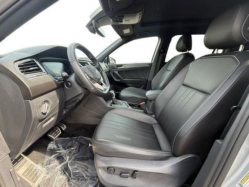 Used 2023 Volkswagen Tiguan SE R-Line FWD image 9