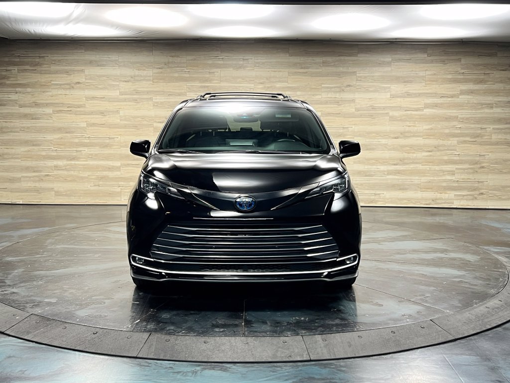 Used 2024 Toyota Sienna XLE Woodland Edition AWD/4WD image 9