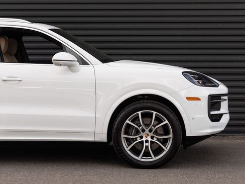 New 2025 Porsche Cayenne image 9