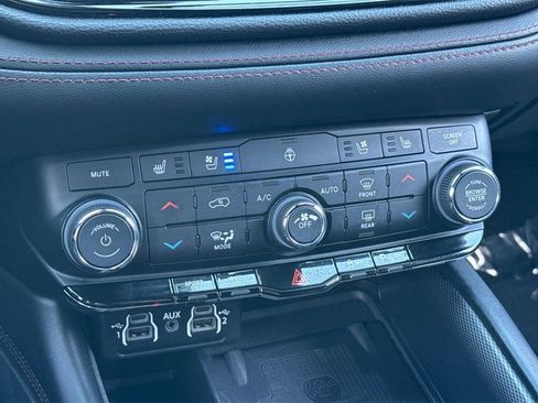 Used 2022 Dodge Durango R/T w/ Blacktop Package image 18