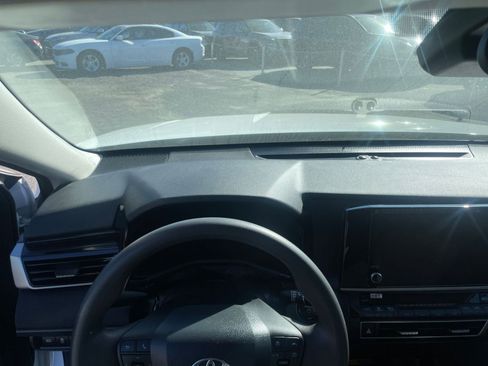 Used 2025 Toyota Camry LE image 34