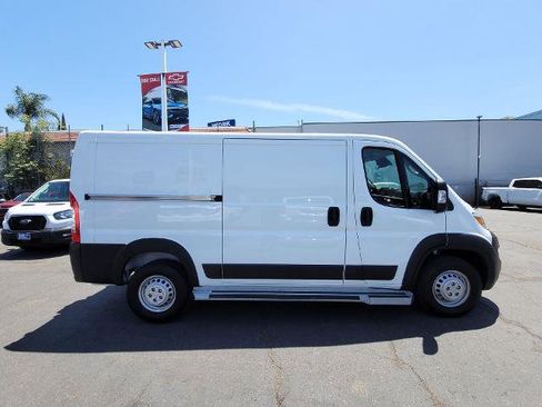 Used 2025 RAM ProMaster 2500 w/ U-Haul Equipment Group FWD image 9
