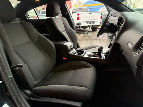 Used 2017 Dodge Charger SXT w/ Navigation & Travel Group image 16