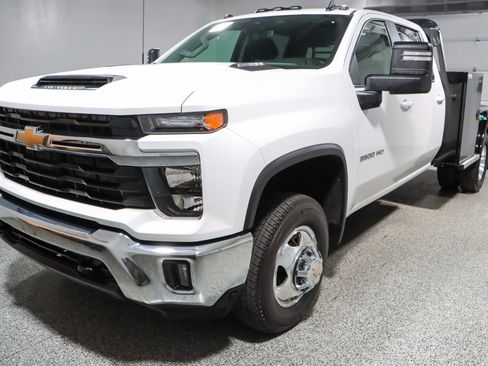 Used 2024 Chevrolet Silverado 3500 LT w/ Convenience Package image 31