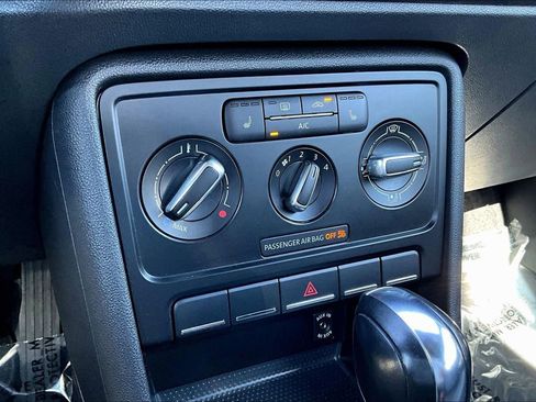 Used 2014 Volkswagen Beetle 2.5 image 13