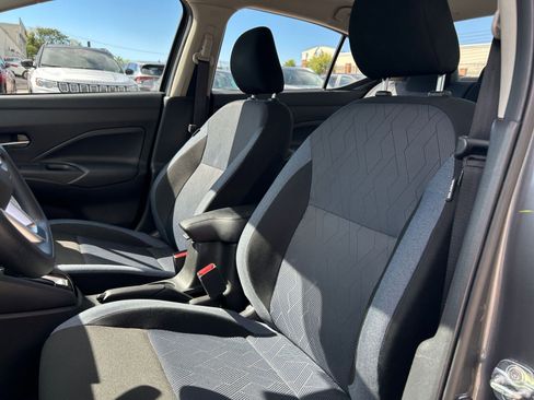 Used 2025 Nissan Versa SV FWD image 31