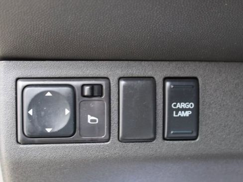 Used 2010 Nissan Frontier SE w/ SE Value Truck Pkg image 15