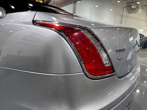 Used 2013 Jaguar XJ AWD image 39