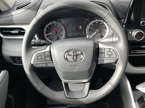 New 2026 Toyota Highlander XLE image 10
