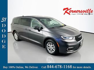 Used 2023 Chrysler Pacifica Touring-L FWD video 1