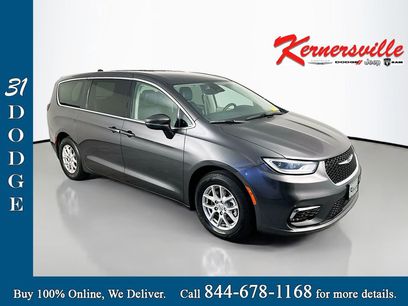 Used 2023 Chrysler Pacifica Touring-L