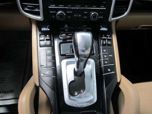 Used 2014 Porsche Cayenne Platinum Edition image 31