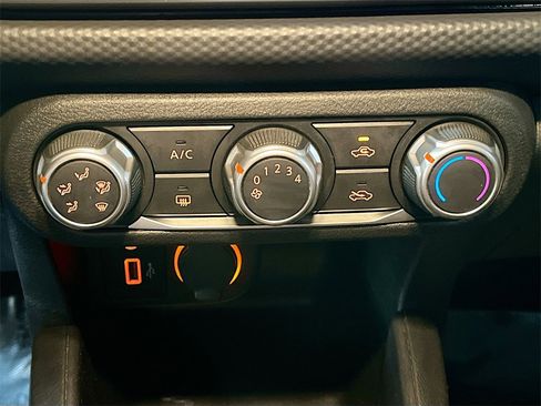 Used 2022 Nissan Kicks S image 15