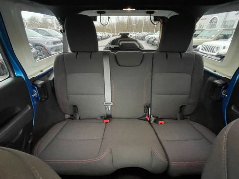 Used 2022 Jeep Wrangler Unlimited Rubicon w/ Dual Top Group image 18