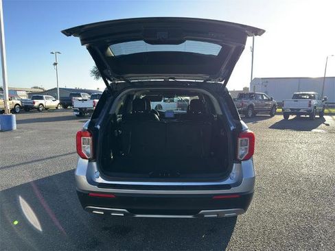 Certified 2022 Ford Explorer XLT w/ Equipment Group 202A image 5