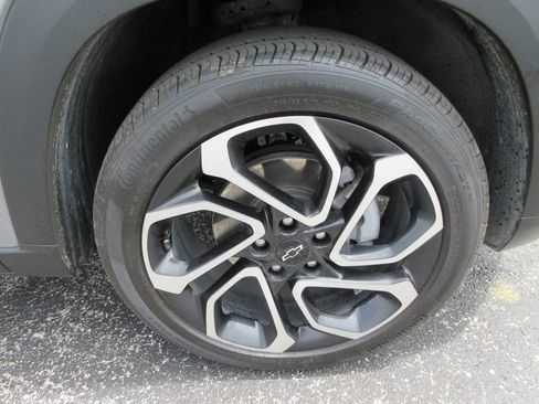 Certified 2025 Chevrolet Trax RS w/ Driver Confidence Package FWD image 9