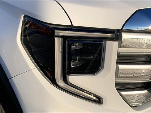 Used 2024 GMC Sierra 1500 SLE image 25