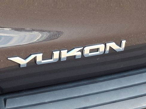 Used 2017 GMC Yukon SLE image 30